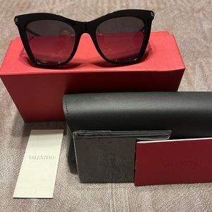 Valentino Sunglasses 4061